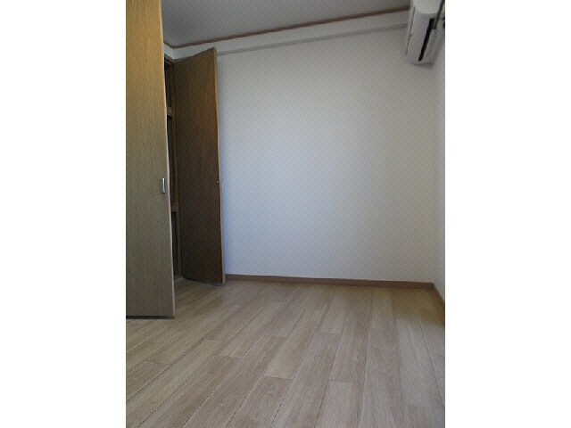 物件内観写真4　(洋室)