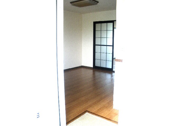 物件内観写真4　(玄関から)
