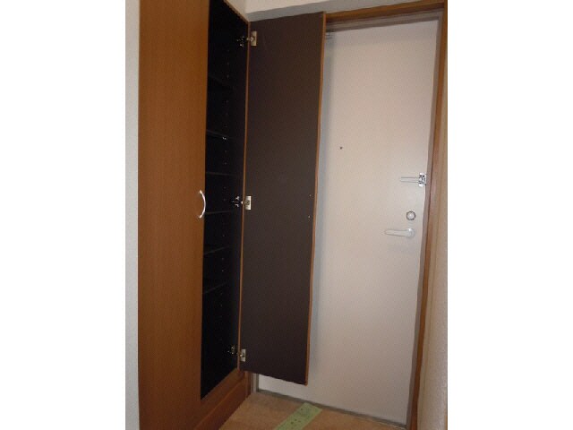 物件内観写真8　(下駄箱)