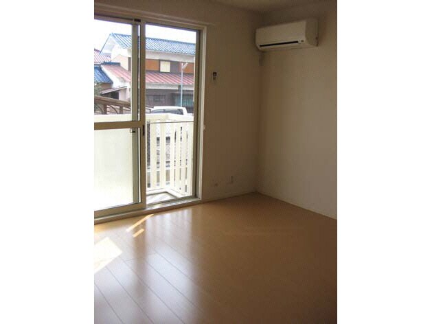 物件内観写真8　(リビング2)