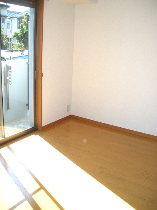 物件内観写真4　(洋室)