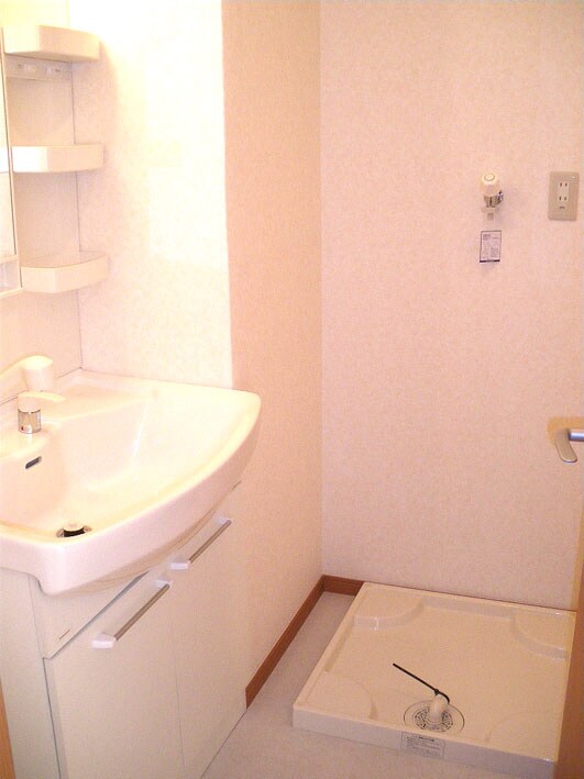 物件内観写真8　(洗濯機置場)