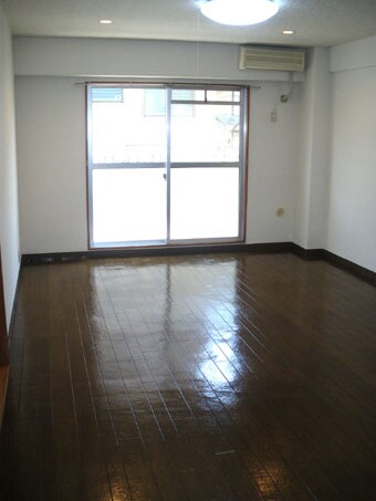 物件内観写真6　(リビング2)