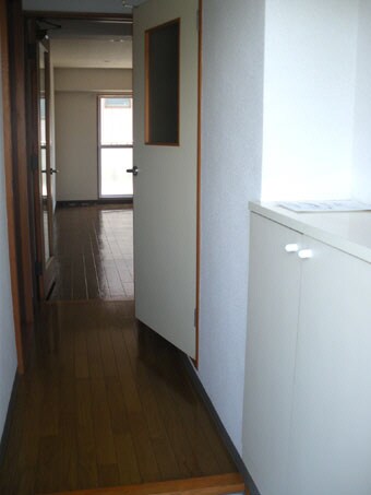 物件内観写真13　(玄関から)