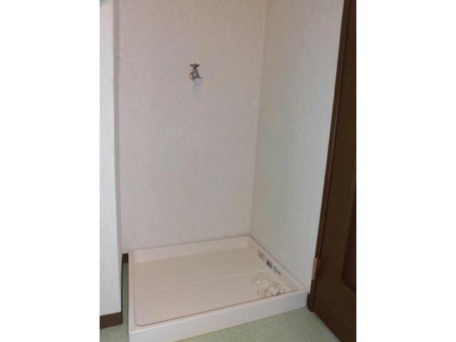 物件内観写真13　(洗濯機置場)