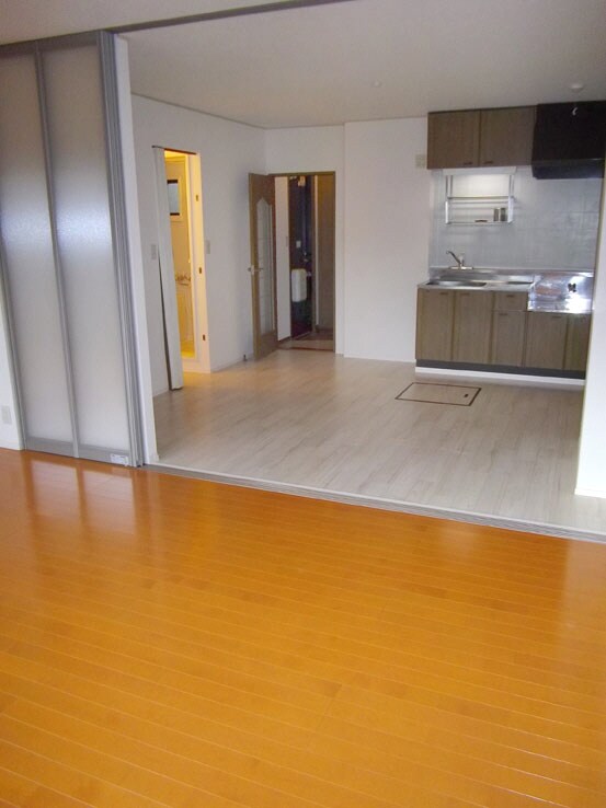 物件内観写真10　(洋室2)