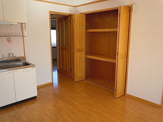 物件内観写真10　(収納)