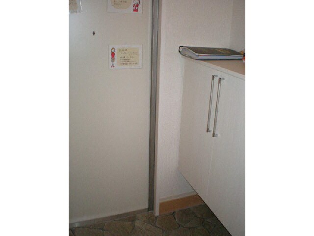 物件内観写真13　(玄関)