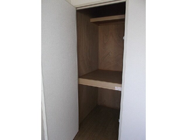 物件内観写真12　(収納)