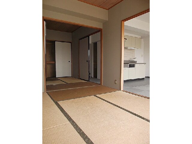 物件内観写真11　(和室～リビング)