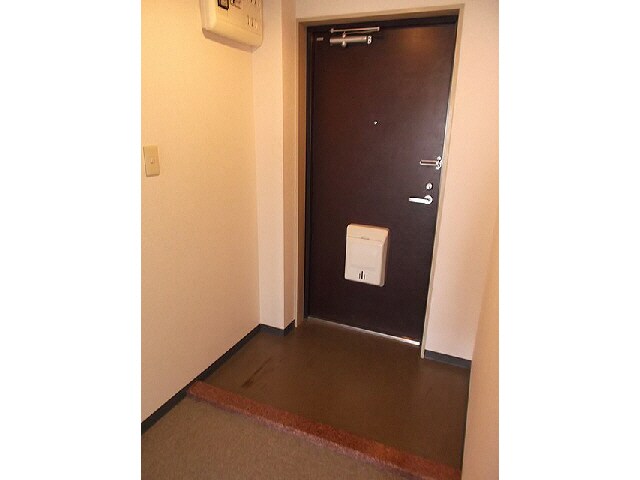 物件内観写真12　(玄関)