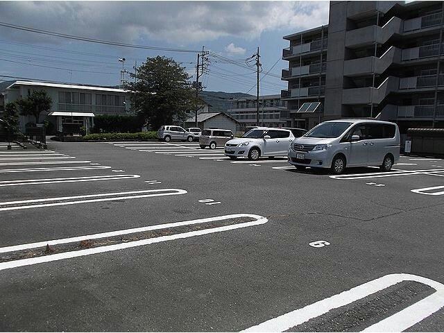 物件内観写真14　(駐車場)
