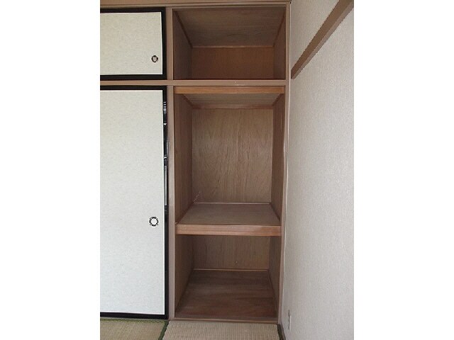物件内観写真7　(和室収納)