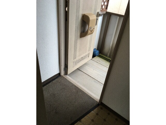 物件内観写真4　(玄関)