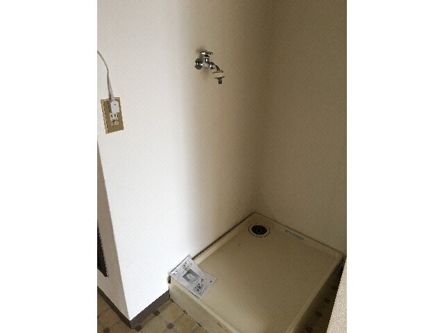 物件内観写真6　(洗濯機置場)