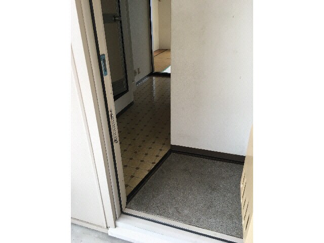 物件内観写真12　(入口)