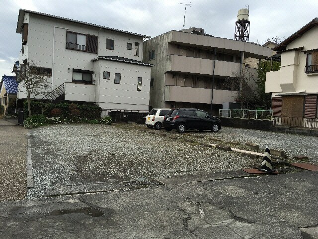 物件内観写真13　(近隣駐車場)