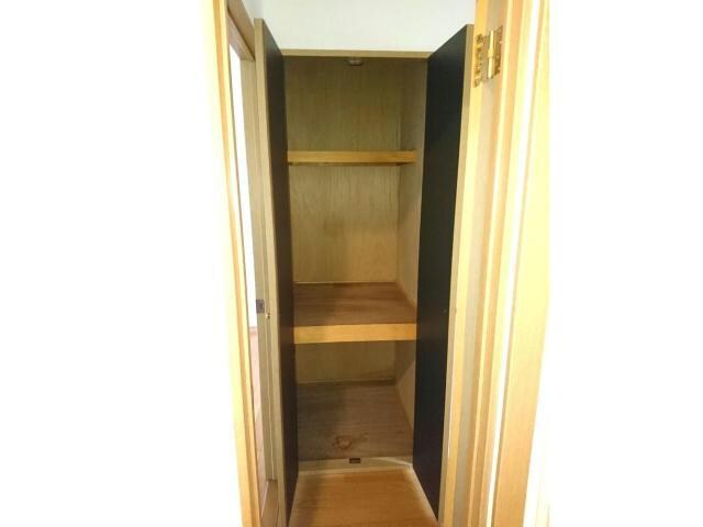 物件内観写真21　(廊下収納)