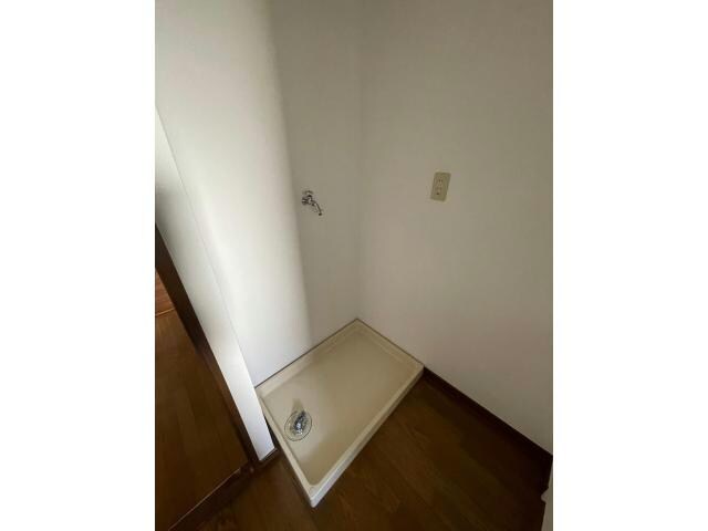 物件内観写真16　(洗濯機置場)