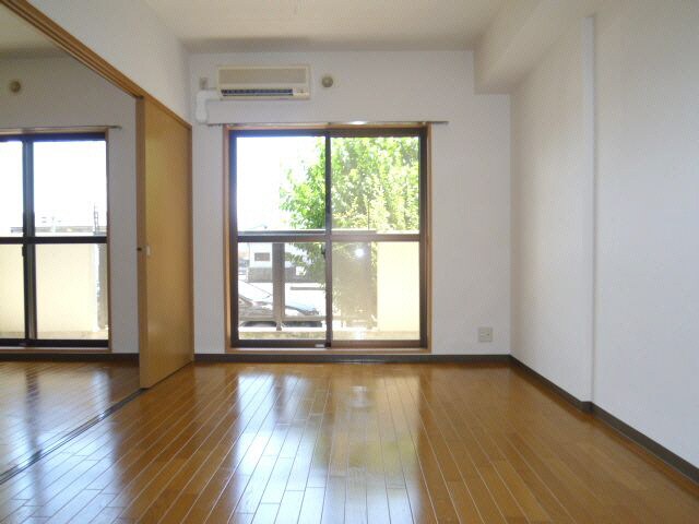 物件内観写真6　(リビング)