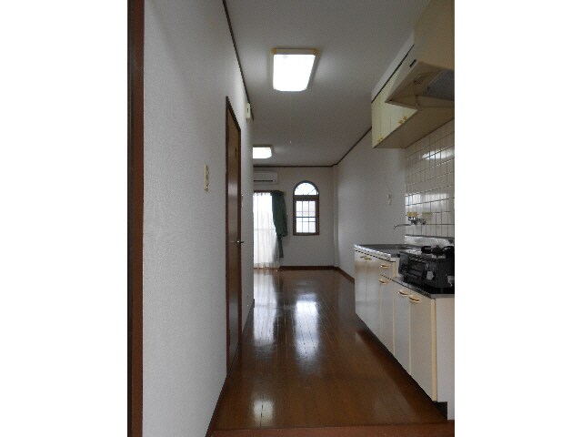 物件内観写真8　(玄関から)