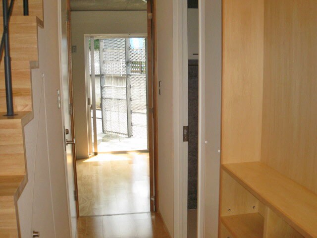 物件内観写真5　(玄関から)
