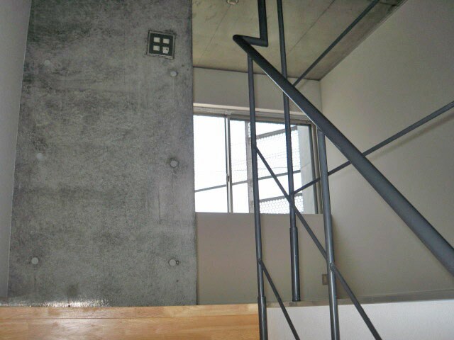 物件内観写真12　(階段)