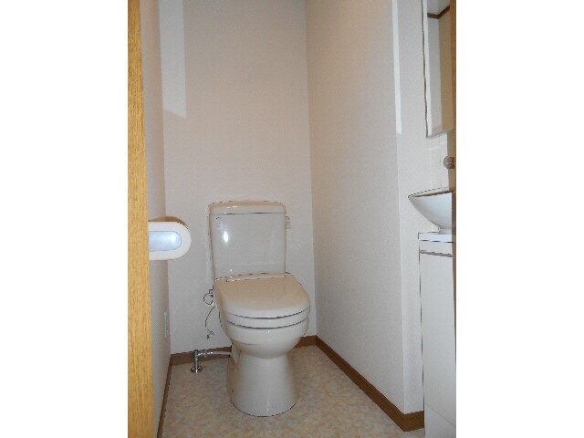物件内観写真5　(トイレ)