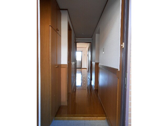 物件内観写真13　(玄関から)