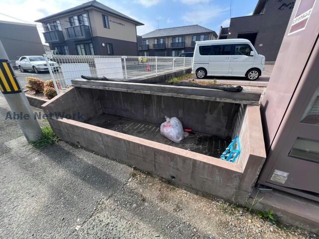 物件外観写真4　(ゴミ置き場)