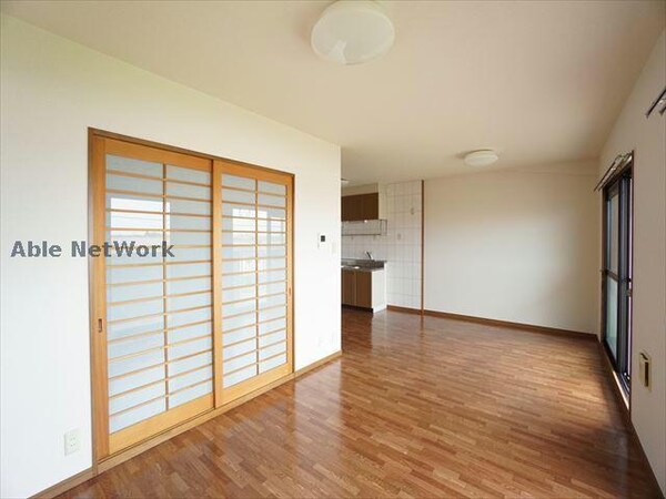 居室(同型写真)