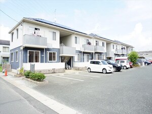 チャーリーズ B棟外観写真