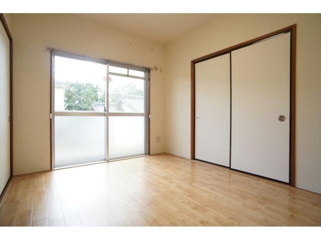 居室(同型写真)