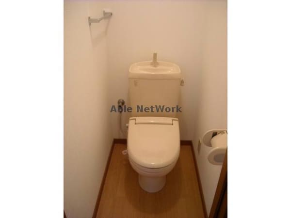 トイレ(※同型イメージ)