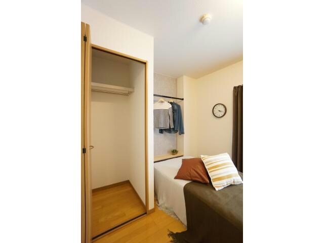 物件内観写真7　(クローゼット収納)