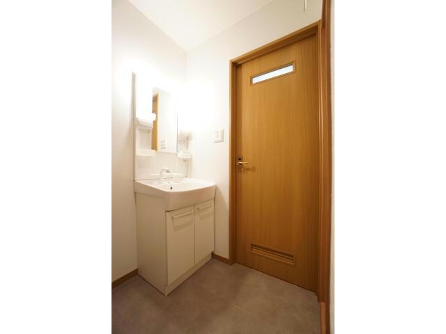 物件内観写真10　(独立洗面台)