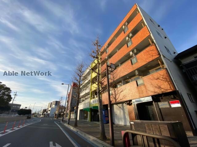 物件外観写真1　(タイル張りの高級感ある外観)