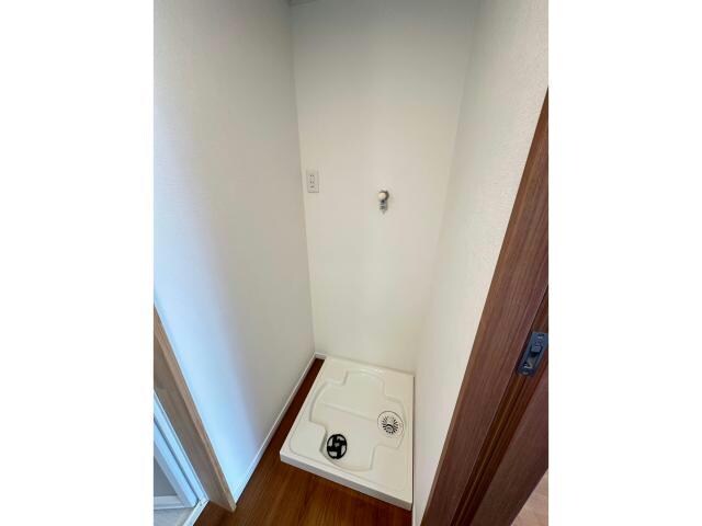 物件内観写真5　(洗濯機置き場)