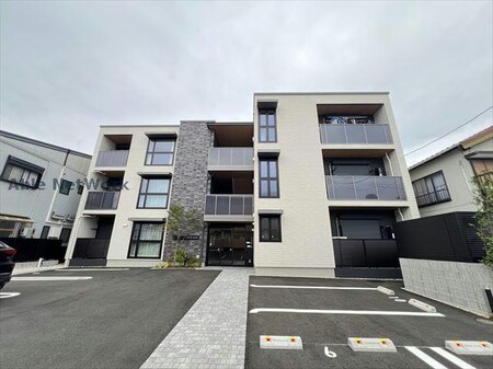 ホワイトベース外観写真