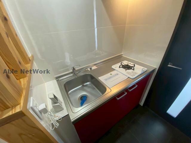 物件内観写真2　(※同型モデル反転タイプ　現況優先)