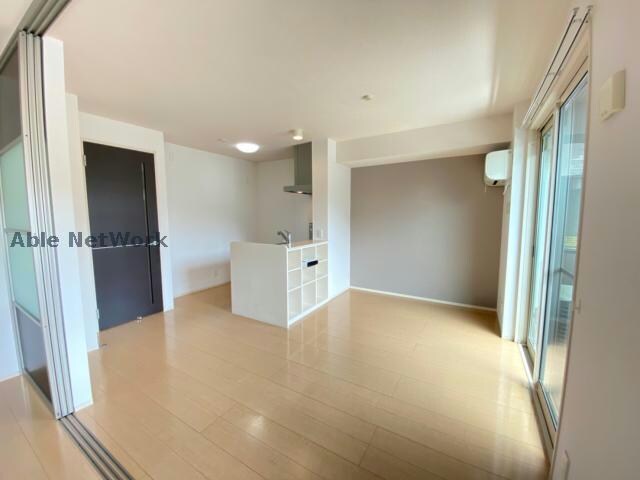 物件内観写真3　(同型反転)