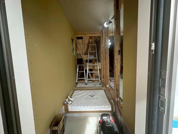 玄関回り(建築中)