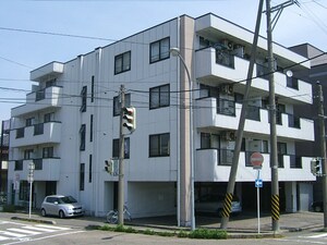 イズミサンリバー川岸外観写真