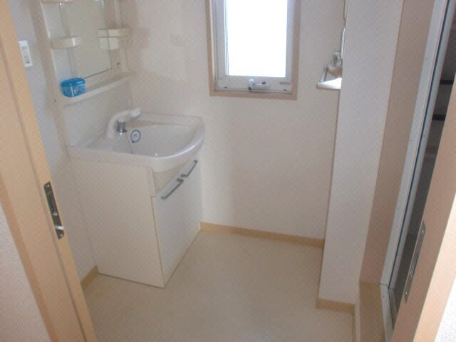 物件内観写真9　(☆忙しい朝に便利な洗面化粧台☆)