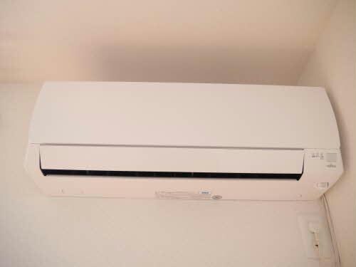 物件内観写真15　(エアコン付きで一年中快適に過ごしていただけます)