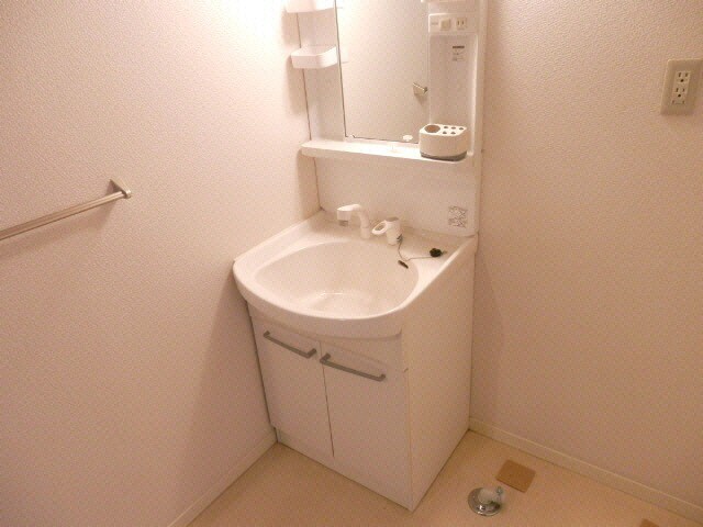 物件内観写真10　(独立洗面化粧台付きです)