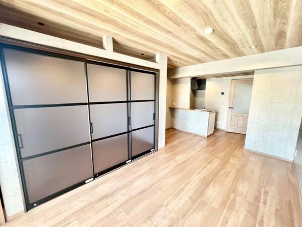 リビングダイニング(反転間取)