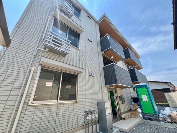 建築中