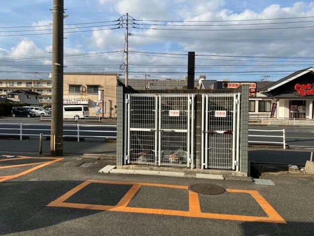 物件外観写真4　(ゴミ捨て場)