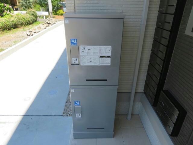 物件外観写真4　(宅配BOX)